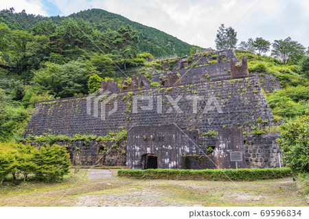 愛媛縣新居濱市，原Beshiko銅礦Todaira區，也稱為Oriental Machu Picchu，是Todaira礦的遺跡 69596834