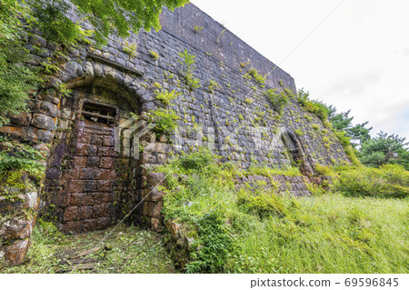 愛媛縣新居濱市，原Beshiko銅礦Todaira區，也稱為Oriental Machu Picchu，是Todaira礦的遺跡 69596845
