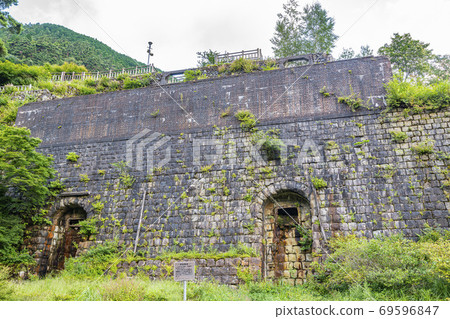 愛媛縣新居濱市,原Beshiko銅礦Todaira區,也稱為Oriental Machu Picchu,是Todaira礦的遺跡 愛媛縣新居濱市,原Beshiko銅礦Todaira區,也稱為Oriental Machu Picchu,是Todaira礦的遺跡 69596847