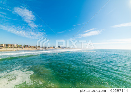 Blue sea in San Diego shoreline 69597144