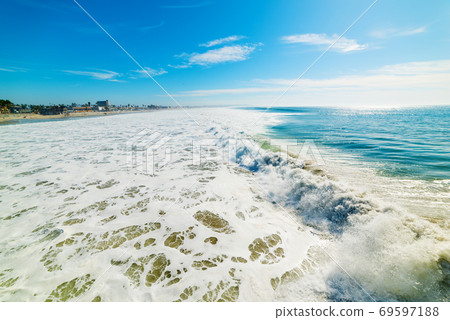 Wave in Pacific Beach 69597188