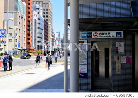 丸之內線西新宿站2號入口(大梅海道) 丸之內線西新宿站2號入口(大梅海道) 69597303