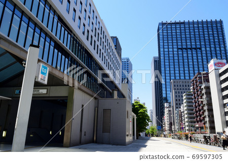 Marunouchi Line Nishi-Shinjuku Station Exit 2 (Ome Kaido) 69597305