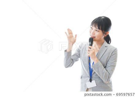演示文稿的年輕商業人士 演示文稿的年輕商業人士 69597657