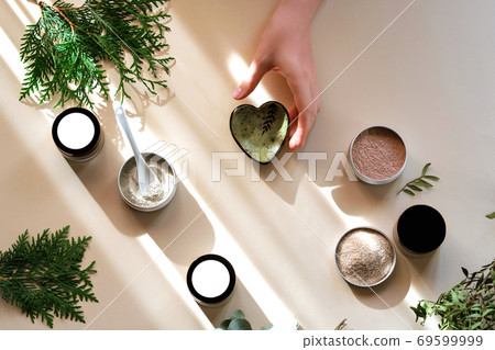 Process of making natural cosmetics from green clay. 69599999