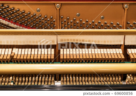 鋼琴鍵盤_鋼琴弦 69600856