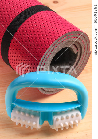 Set for the treatment of cellulite. Fitness foam roller, ideal for self-massage. Set for the treatment of cellulite. Fitness foam roller, ideal for self-massage. 69601861