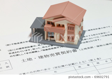 Residential miniature and land and building sales contract Residential miniature and land and building sales contract 69602791