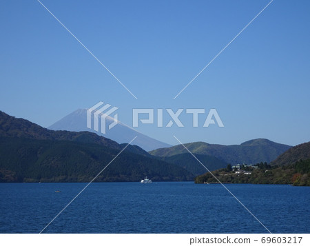 Mt. Fuji 5j seen from Lake Ashi 69603217