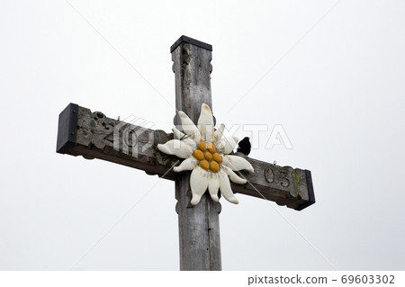 Misty landscape of Alpine Cross for travelers in the Bavarian Alps close to Hitler's Eagles Nest and the German village of Berchtesgaden, Cross of Kehlstein Misty landscape of Alpine Cross for travelers in the Bavarian Alps close to Hitler's Eagles Nest and the German village of Berchtesgaden, Cross of Kehlstein 69603302
