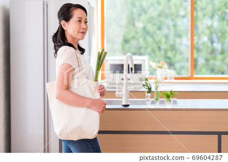 Senior woman, eco bag Senior woman, eco bag 69604287