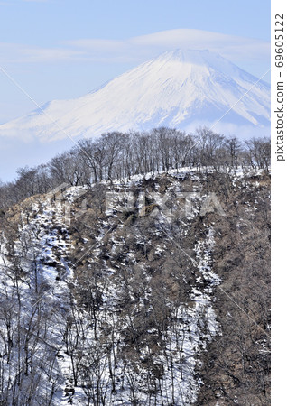 冬季從丹澤山上看到的富士山 69605122
