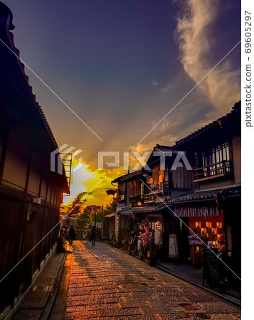 Dusk of Kyoto 2nd and 3rd year slope Dusk of Kyoto 2nd and 3rd year slope 69605297