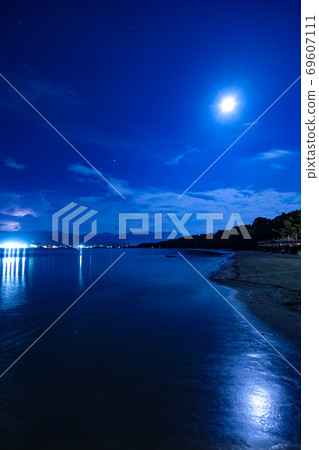 Kehi no Matsubara on a moonlit night 69607111