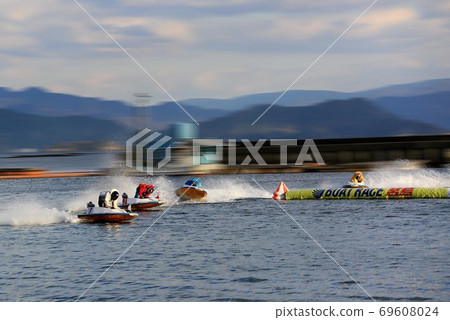 Race boat 69608024