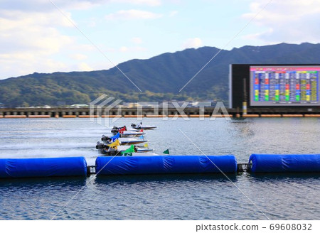 Race boat Race boat 69608032