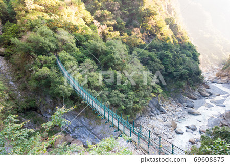 台灣花蓮太魯閣G(舊路,威靈懸索橋) 台灣花蓮太魯閣G(舊路,威靈懸索橋) 69608875