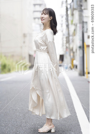 Young woman portrait full body balloon sleeve dress 69609383