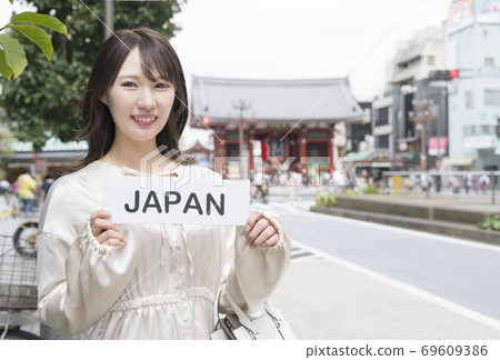 japan plate Introduction image for overseas Asakusa in front of Kaminarimon japan plate Introduction image for overseas Asakusa in front of Kaminarimon 69609386