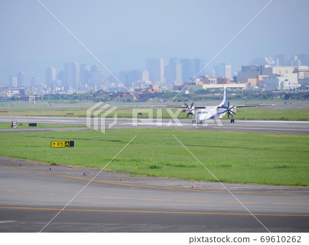 Park with a view of Osaka International Airport / View ANA propeller planes from Shimogawara Ryokuchi / Skyscrapers of Umeda in the distant view Park with a view of Osaka International Airport / View ANA propeller planes from Shimogawara Ryokuchi / Skyscrapers of Umeda in the distant view 69610262