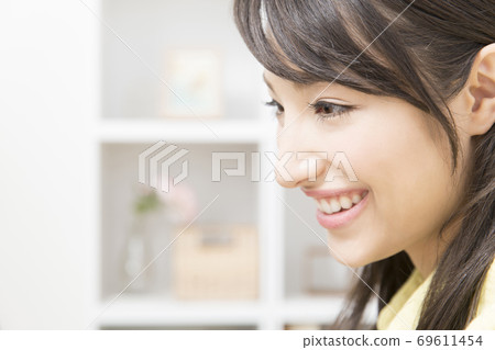 A woman who has a laptop A woman who has a laptop 69611454