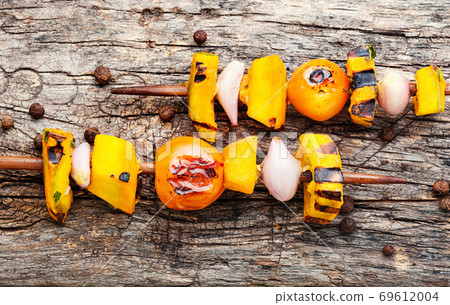 Grilled vegetable shish kebab 69612004