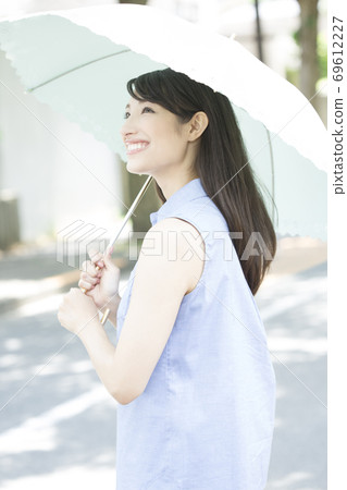 Woman with a parasol 69612227