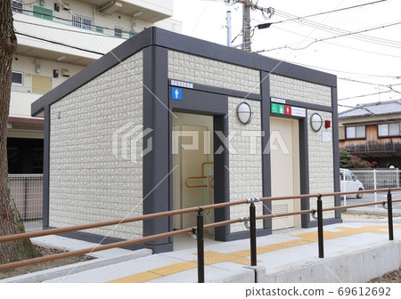 Public toilet 69612692