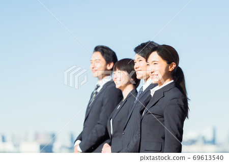 Multiple workers 69613540