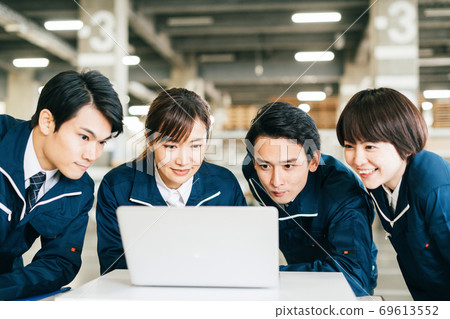 Multiple workers 69613552