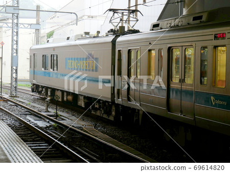 Odakyu's "Doctor Yellow" is not yellow Odakyu's "Doctor Yellow" is not yellow 69614820