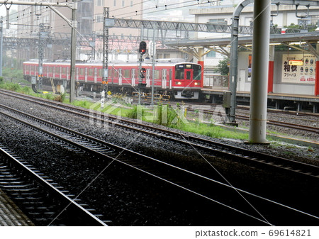 Hakone Tozan Train arrives at Odawara Station Hakone Tozan Train arrives at Odawara Station 69614821