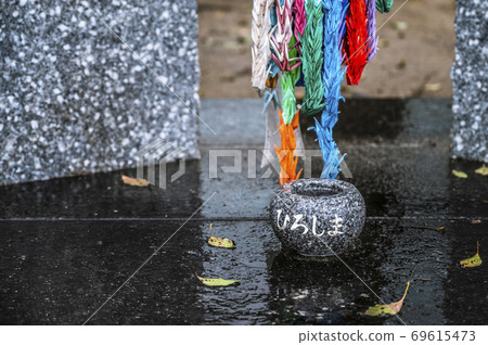 Hiroshima-Wish of paper cranes 69615473