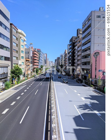 從人行天橋看山手通的垂直位置 69615554