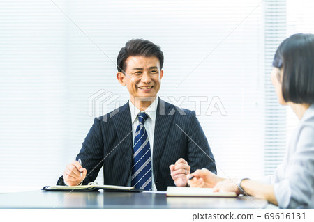 Business scene middle-aged Business scene middle-aged 69616131