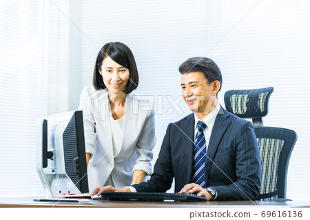 中年企業場景 中年企業場景 69616136