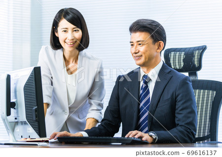 中年企業場景 69616137