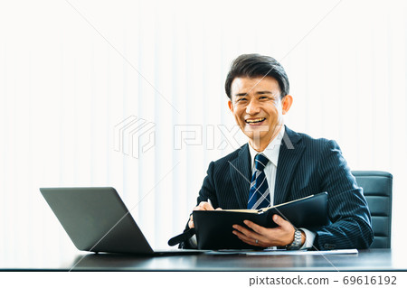 Business scene middle-aged 69616192