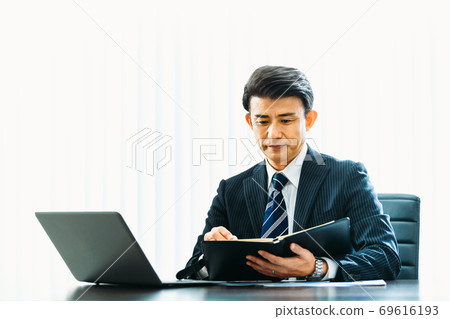 Business scene middle-aged 69616193