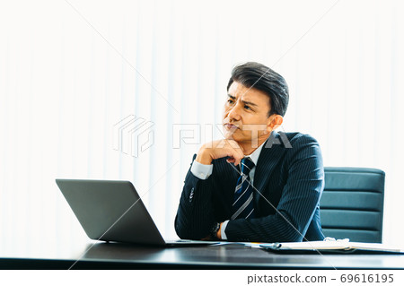 Business scene middle-aged Business scene middle-aged 69616195