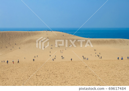 Tottori sand dunes 69617484