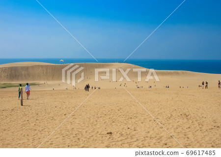 藍藍的天空和鳥取沙丘 69617485