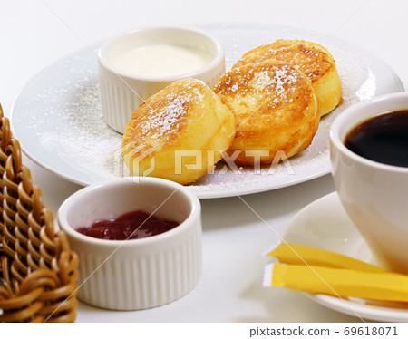 Set table with porridge cheesecakes coffee in cafe Set table with porridge cheesecakes coffee in cafe 69618071