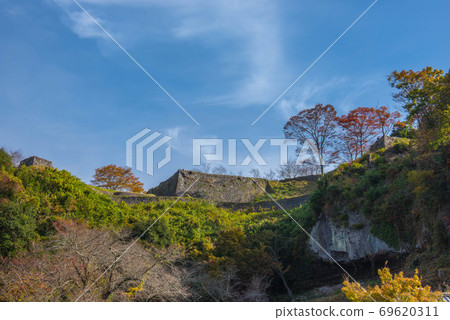 Autumn of Arajo Oka Castle Ruins 69620311
