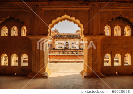 Orchha Fort Raja Mahal ruins in Orchha, India Orchha Fort Raja Mahal ruins in Orchha, India 69620638