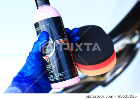 Liquid wax and wax sponge 69620810