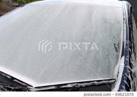 Pre-cleaning foam car wash windshield 69621070