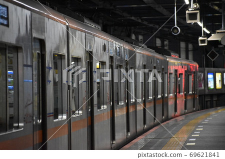 Type 3100 entering Aoto Station 69621841