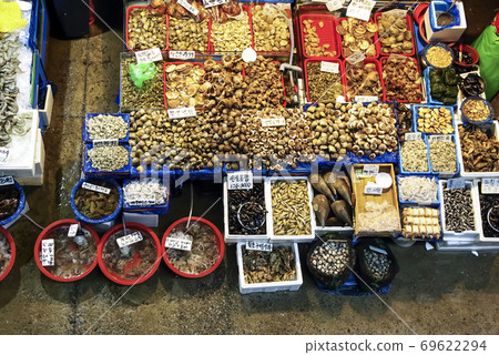 Fish market Fish market 69622294