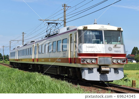 16010 series going through the Toyama Chiho Railway in the summer sky 16010 series going through the Toyama Chiho Railway in the summer sky 69624345